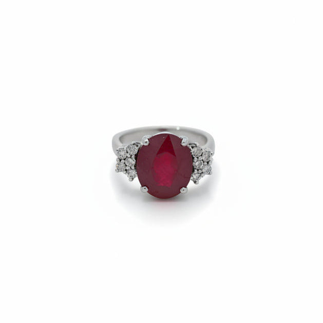 Ring Weißgold 585 mit Rubin und Diamanten Frontansicht 