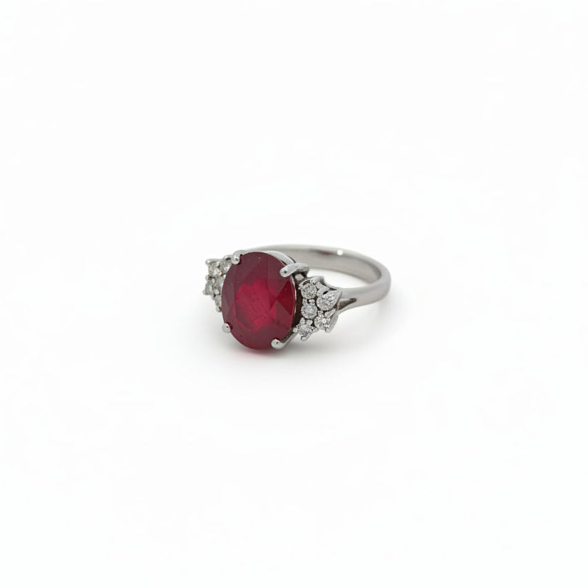 Ring Weißgold 585 mit Rubin und Diamanten Seitenansicht 