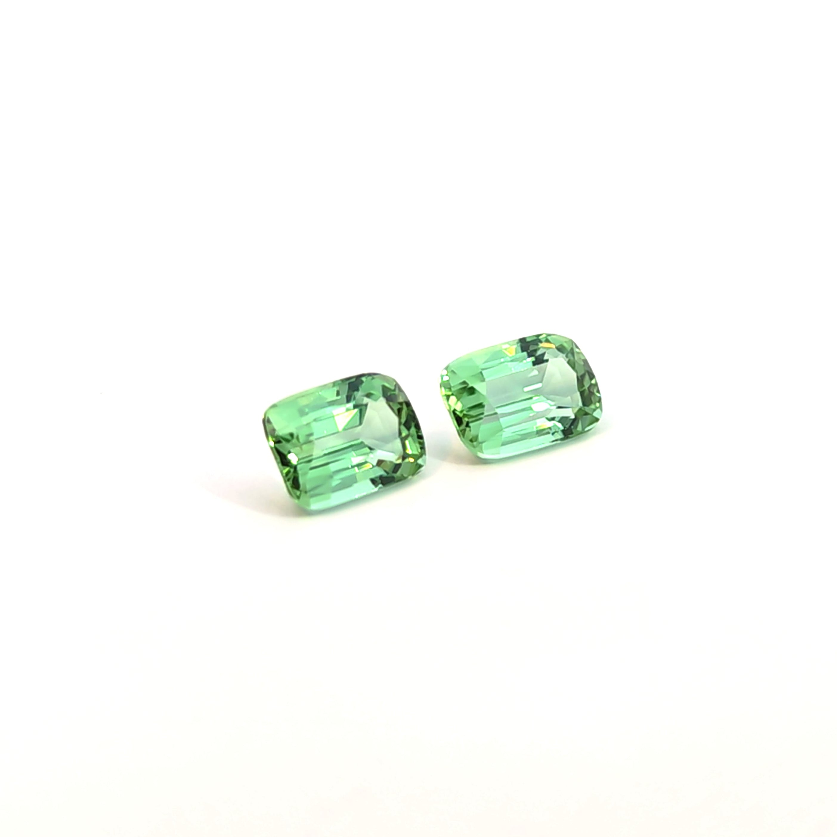 Kalibriertes Paar grüner Turmalin, 6.00ct/2pcs