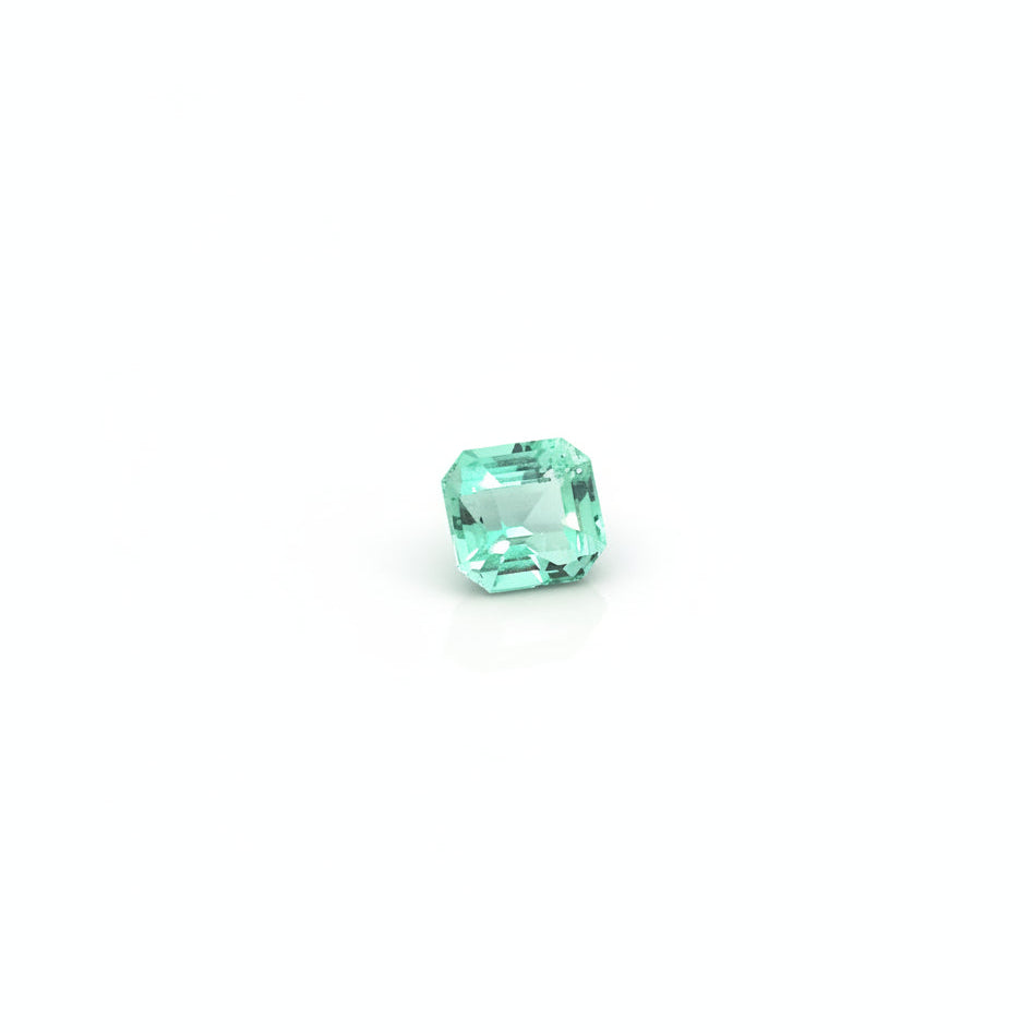 Ungeölter afghanischer Smaragd mit 0.38ct, 0,38 Karat Seitenansicht 