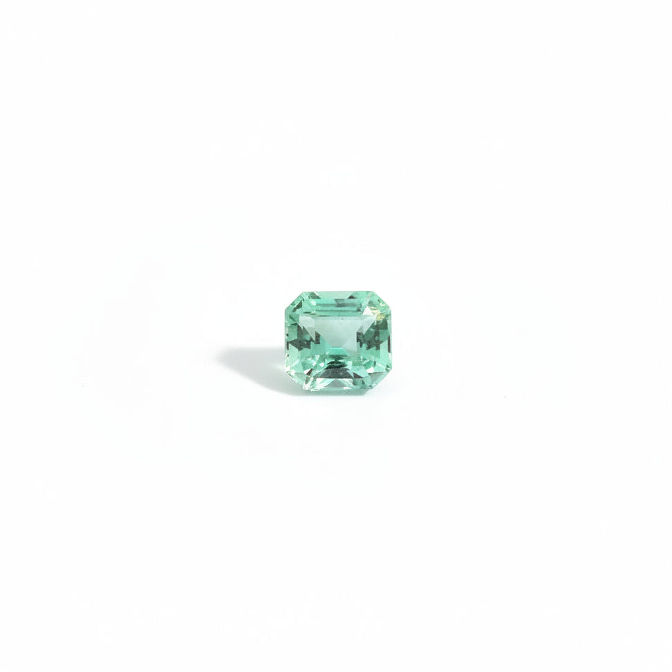 Ungeölter afghanischer Smaragd mit 0.38ct, 0,38 Karat Frontansicht 