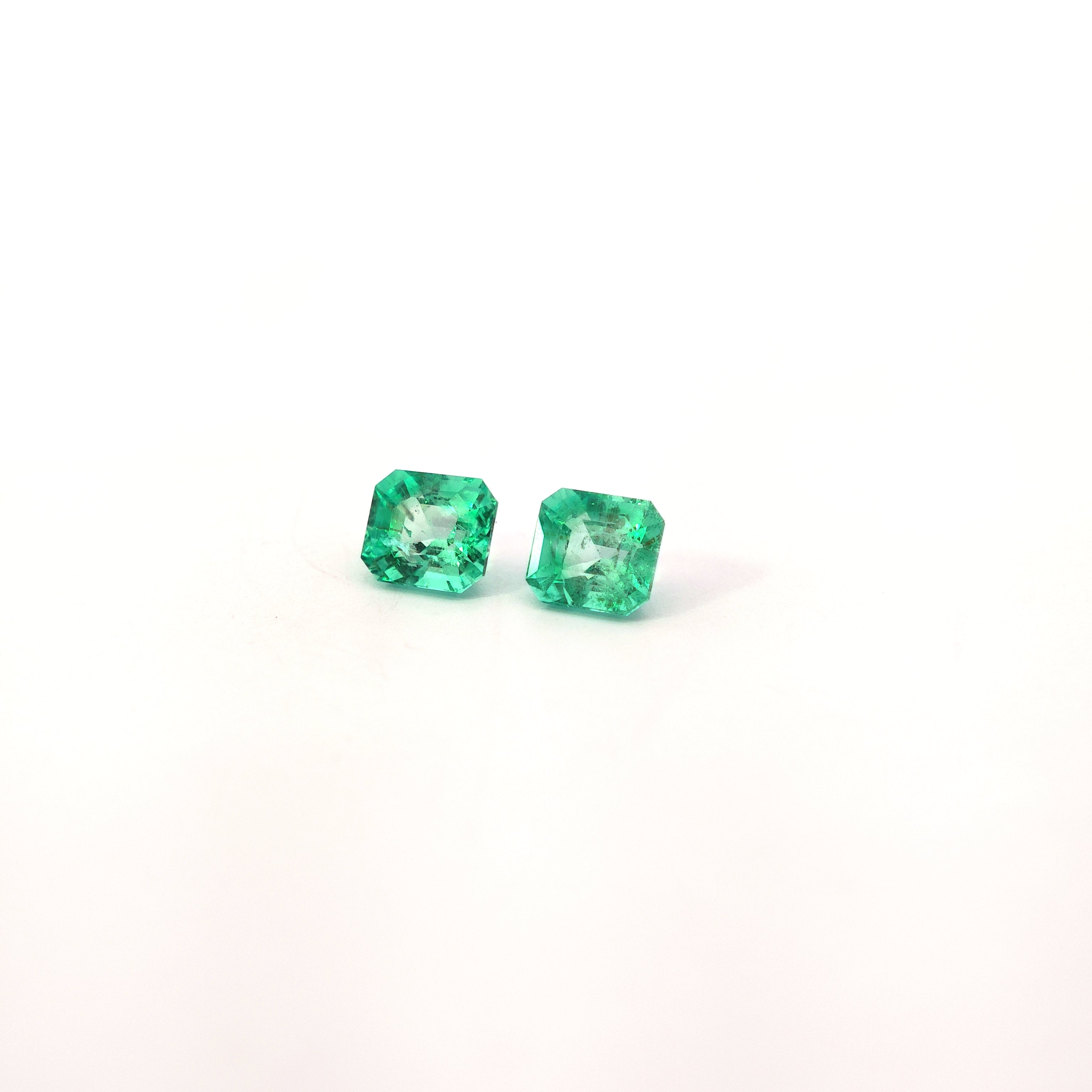 Kalibriertes Paar ungeölte afghanische Smaragde, 1.86ct/2pcs