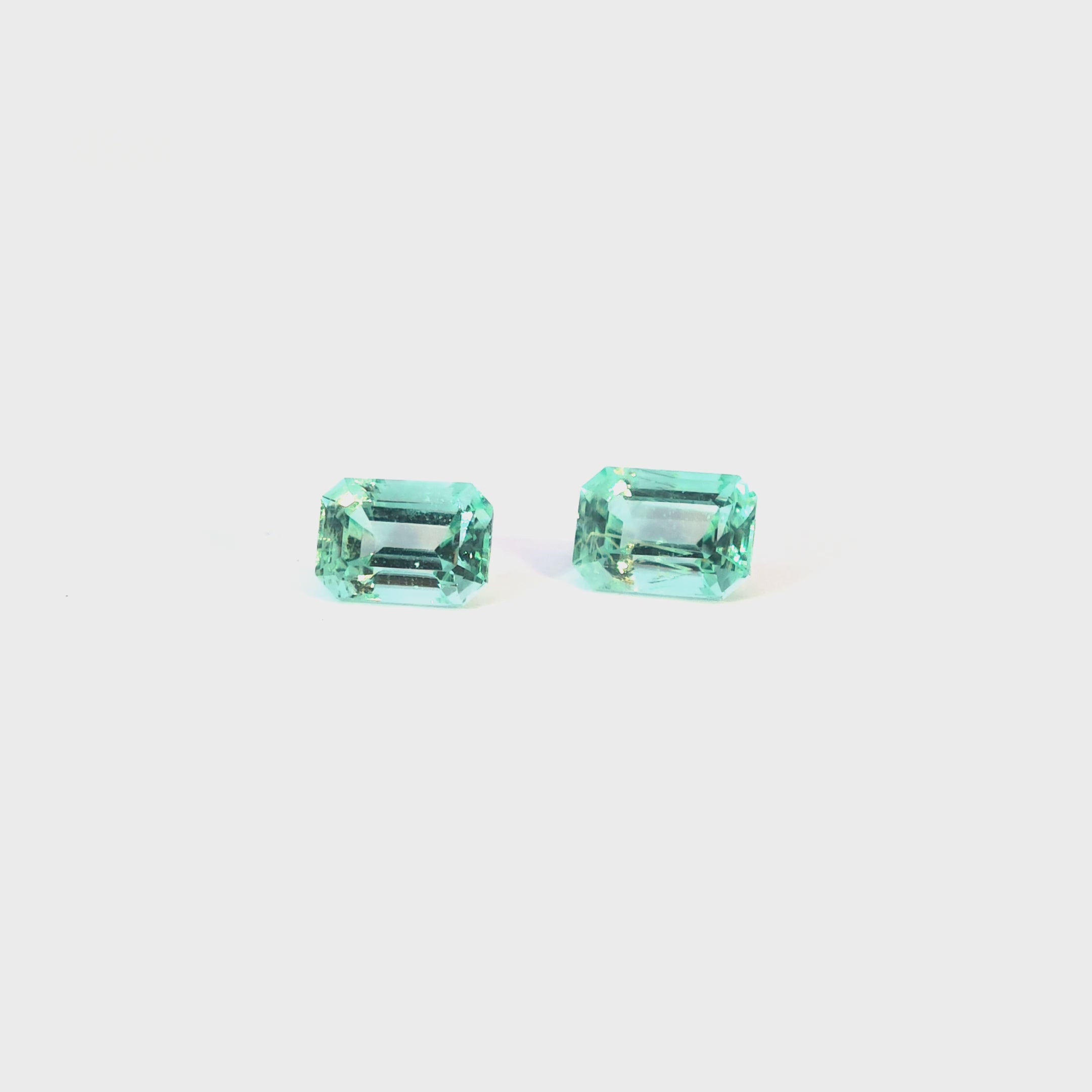 Kalibriertes Paar Natürliche Smaragde, 1.36ct/2pcs