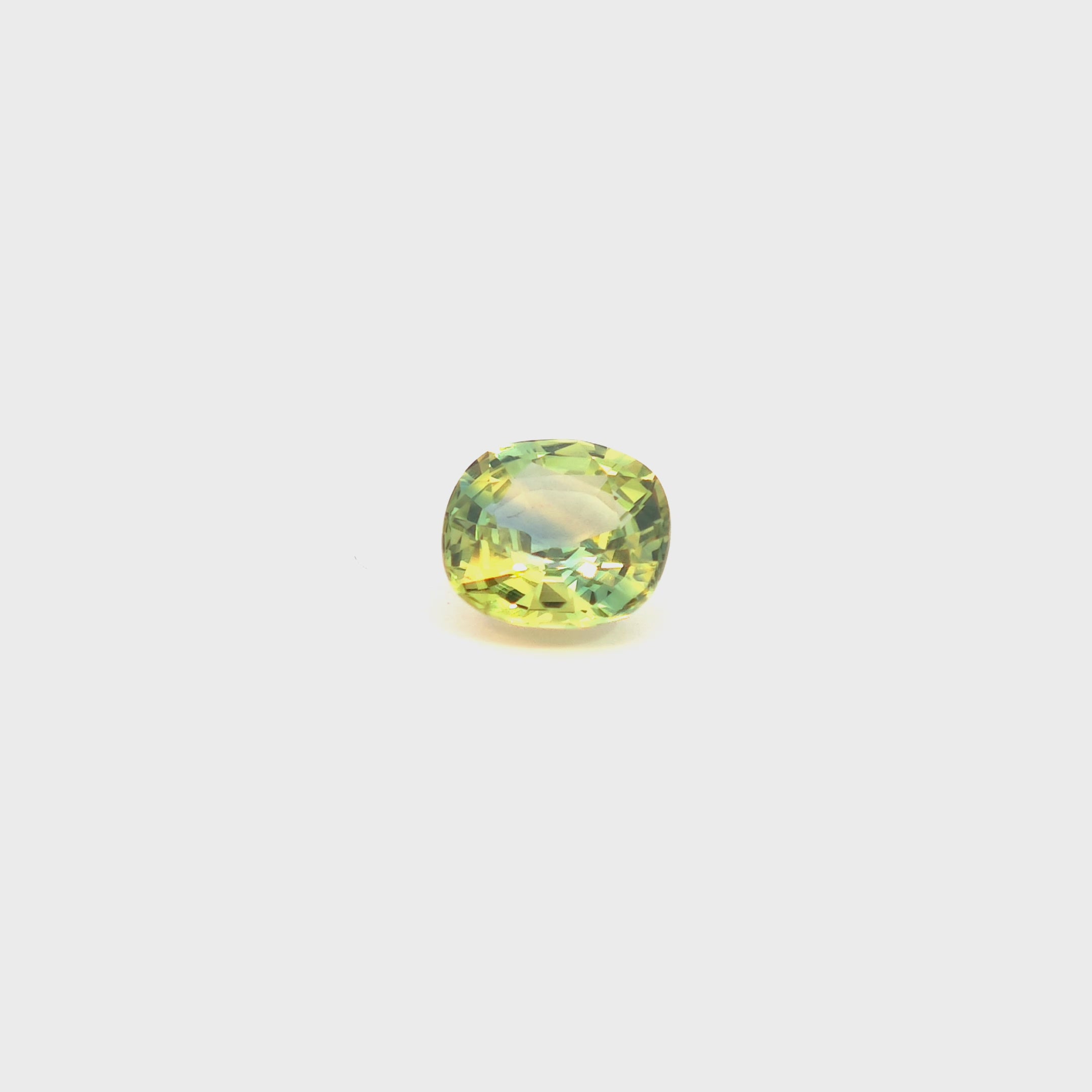 Erhitzter zweifarbiger Madagaskar-Saphir, 2.35ct