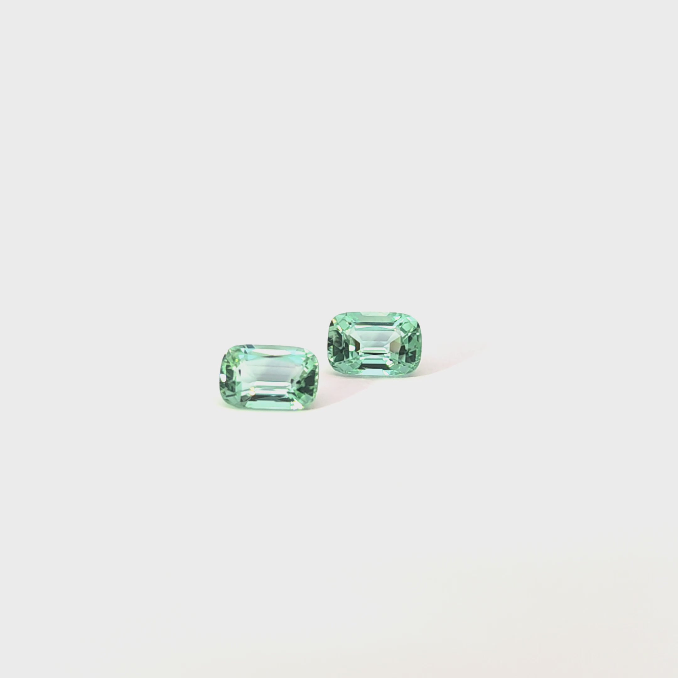 Kalibriertes Paar grüner Turmalin, 4.36ct