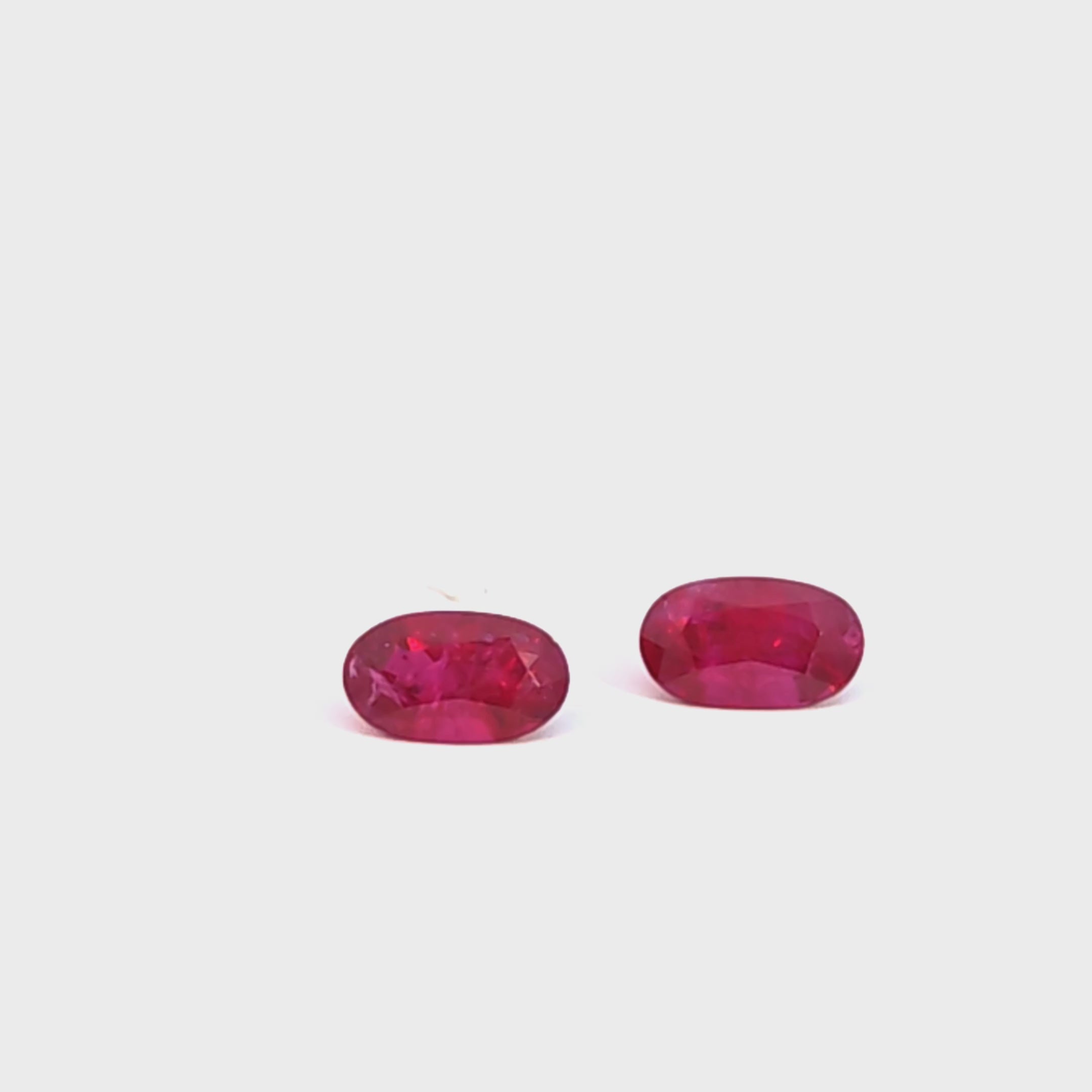 Kalibriertes Paar Natürliche Rubine, 2.02ct/2pcs