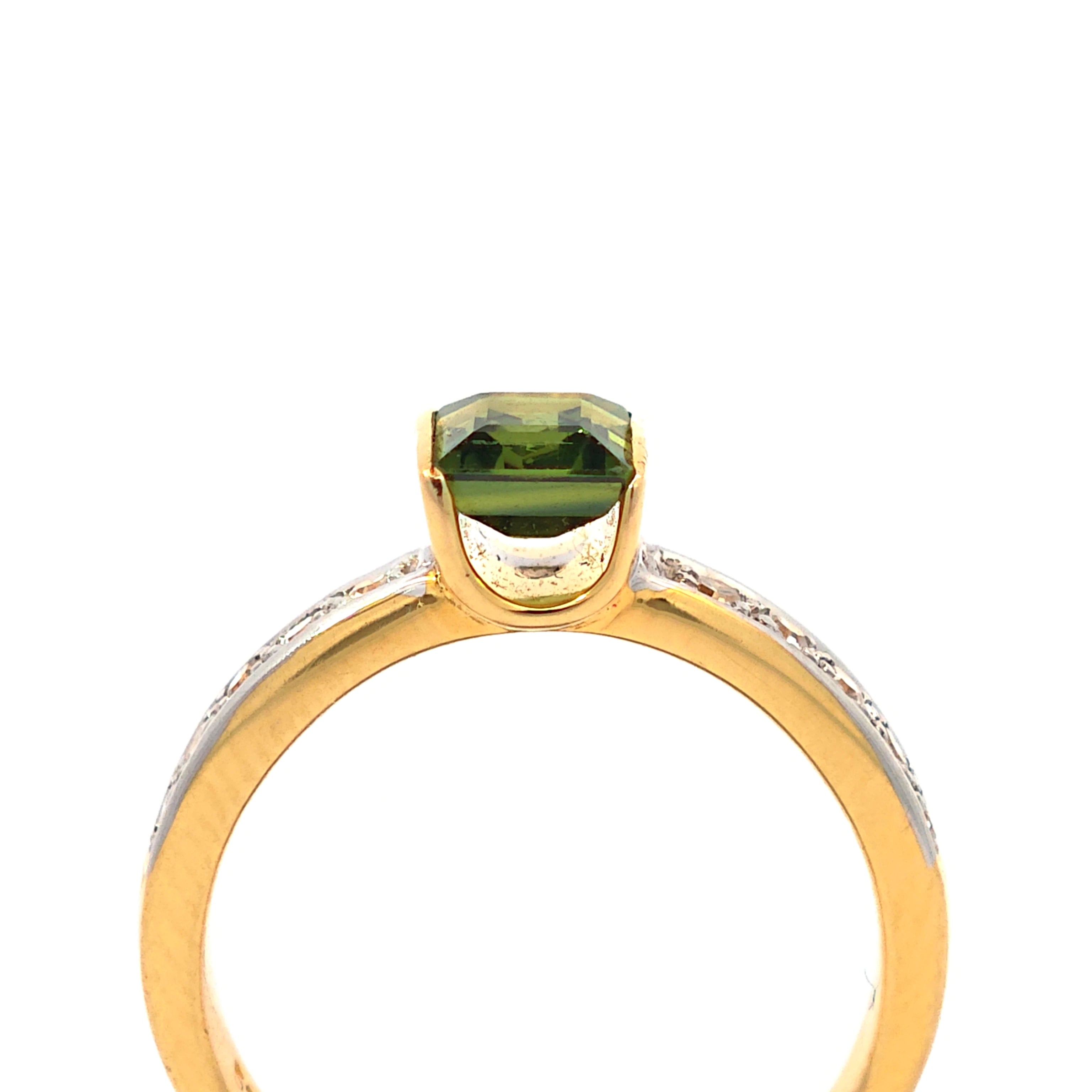 Ring Gold 585 mit grünem Turmalin Ansicht von oben 